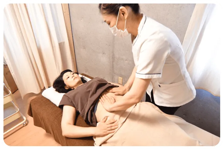 触診で体の悪い所をしっかり探します